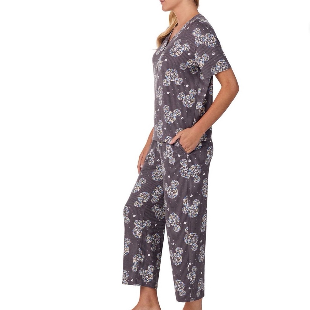 🆕 Women's Gray Mickey short sleeve Pajama Set Size XXL